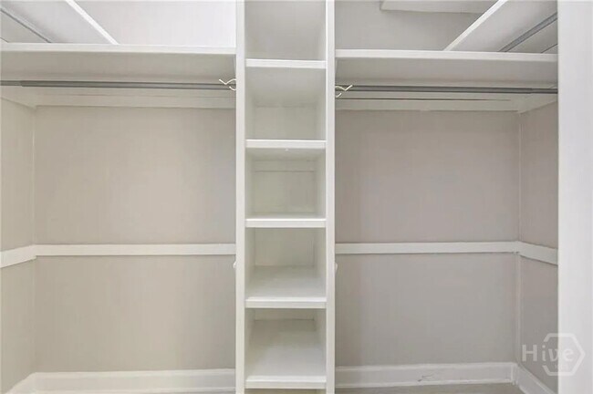 Building Photo - 154 MacKay Dr