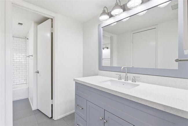 Building Photo - 48 Woodstone Square