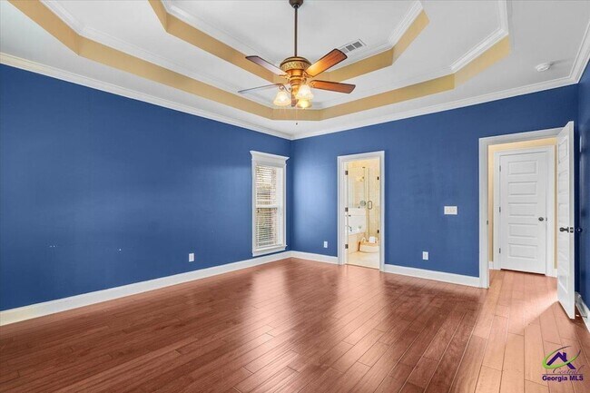 Building Photo - 300 Cheshire Dr