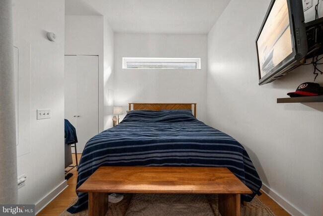 Building Photo - 675 E St NW