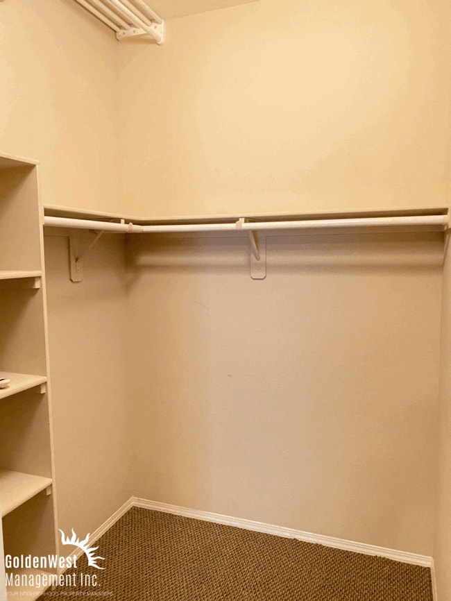 Building Photo - Charming 2Bdm 2Ba Condo in a Gated Las Veg...