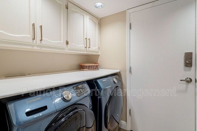 Building Photo - 8602 E Vista Del Lago