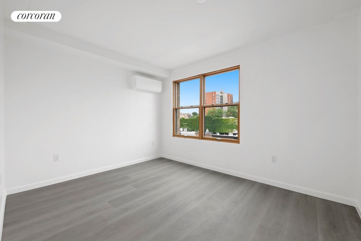 Building Photo - 217 9th St