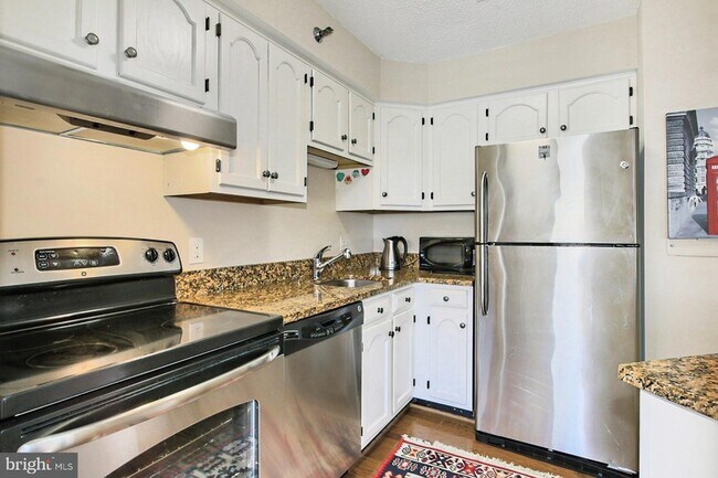 Building Photo - 1301 N Courthouse Rd