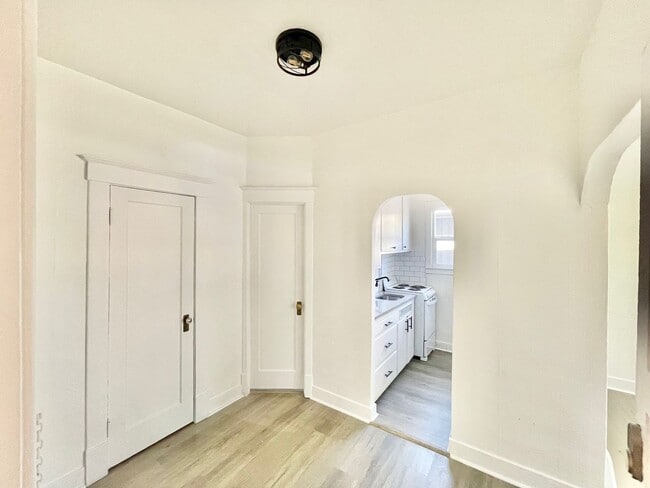 Building Photo - Beautiful Remodeled Studio on South Hill! ...