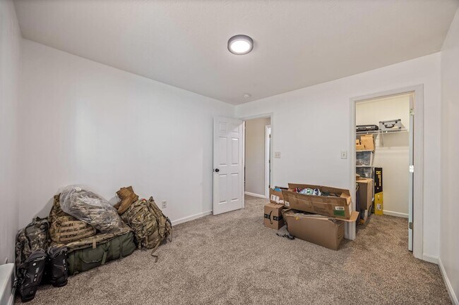 Building Photo - 2056 Sylvan Lake Dr