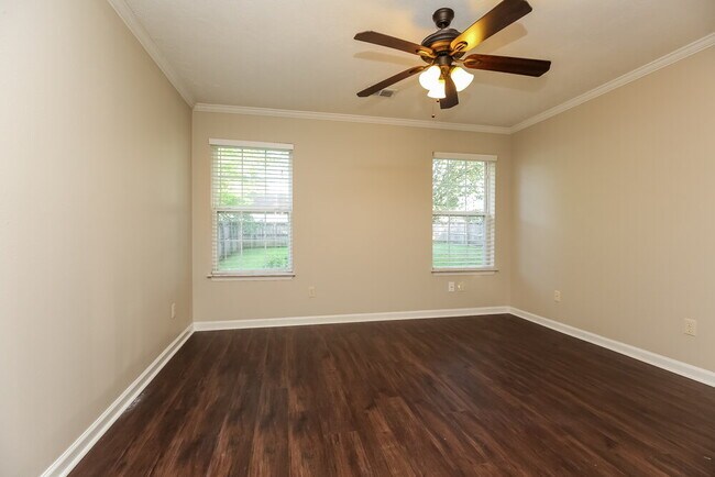 Building Photo - 5400 Sunnyvale Dr