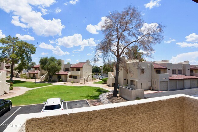 Building Photo - 2020 W Union Hills Dr