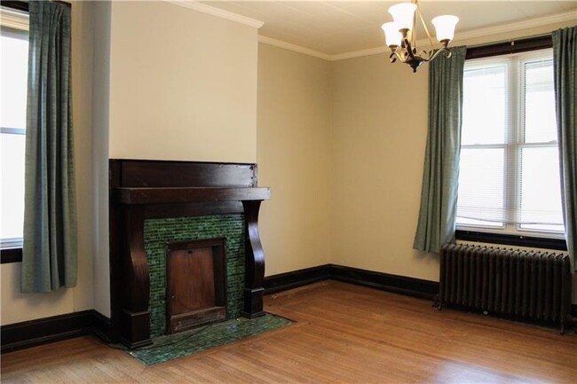 Building Photo - 206 Emerson Ave