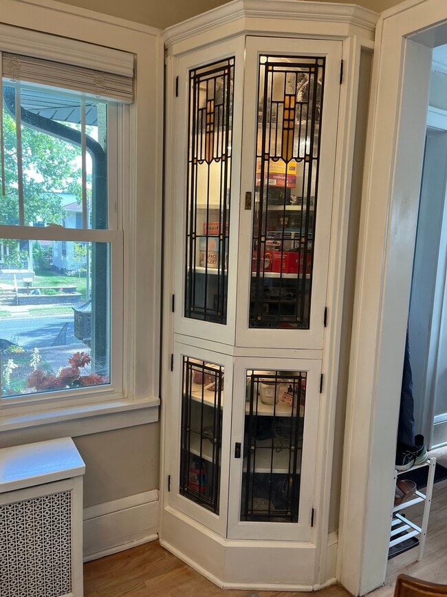 Building Photo - 4732 Harriet Ave