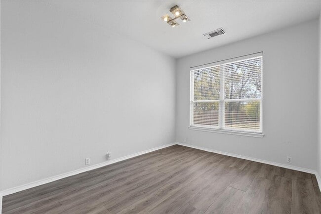Building Photo - 11217 Jockey Bluff Dr