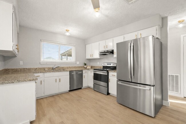 Building Photo - 602 W Castle Harbour Dr