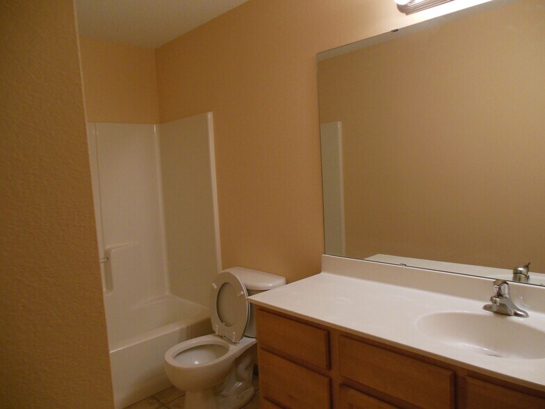 Building Photo - 419 Cedar Pl