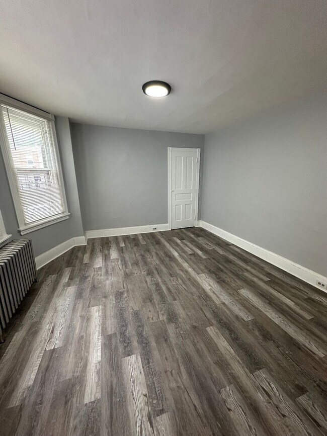 Building Photo - 117 N Front St