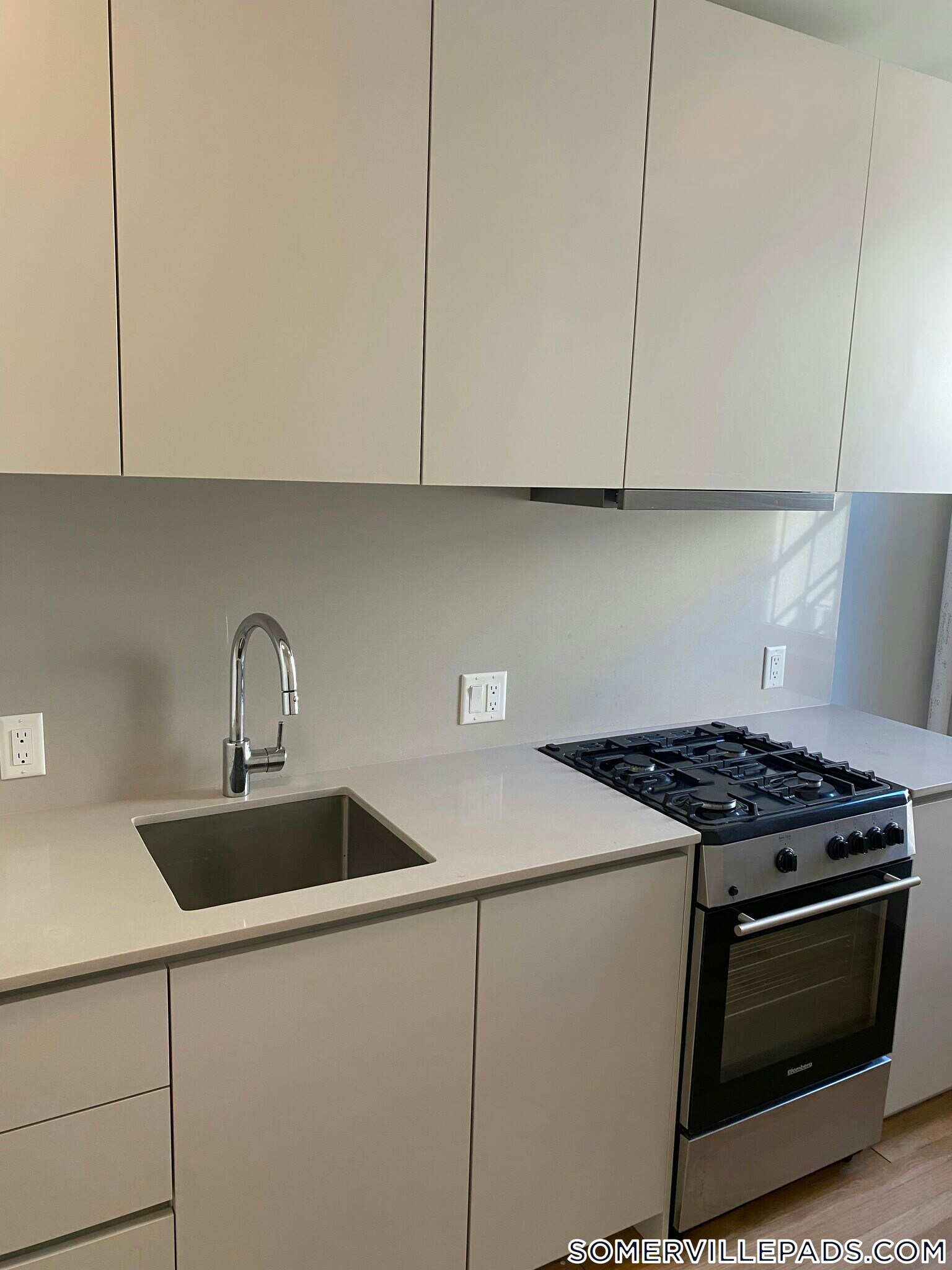 Building Photo - 136 Highland Ave