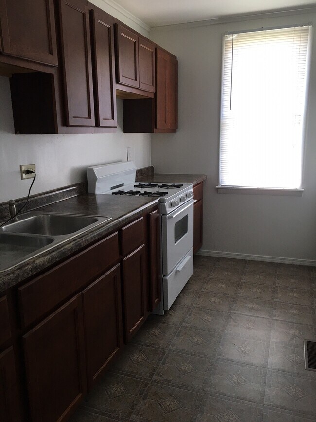 Primary Photo - 710 Moen Ave