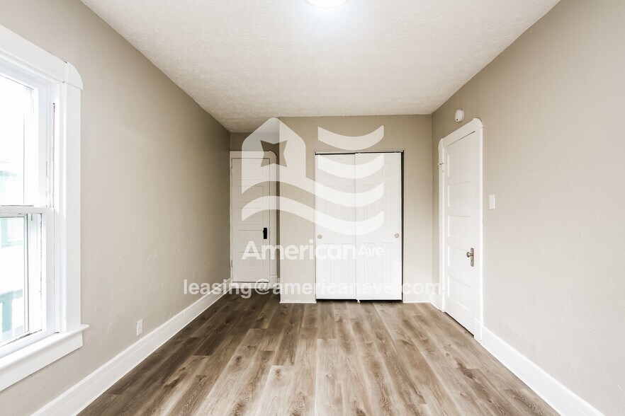 Building Photo - 5928 E University Ave