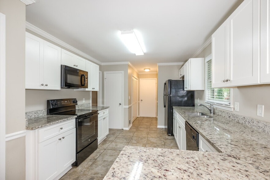 Building Photo - 4765 Banner Elk Dr