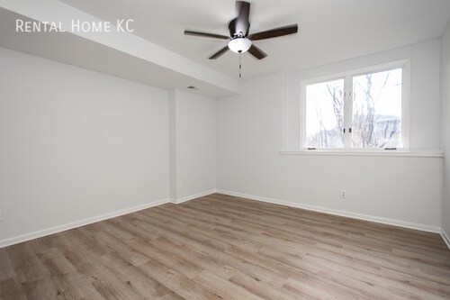 Building Photo - Large 1.5 Story luxury home on 2.5 acres  ...