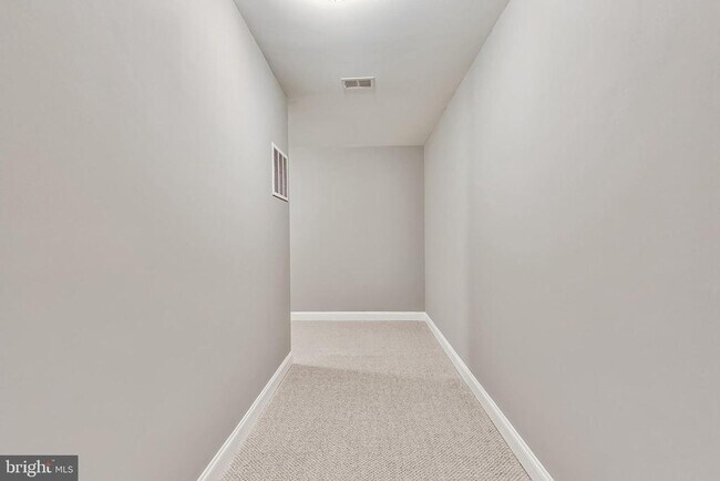 Building Photo - 605 Fair Winds Way