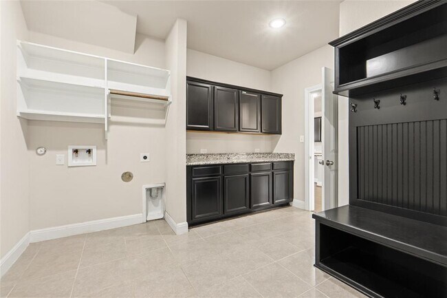 Building Photo - 2260 Hat Bender Lp