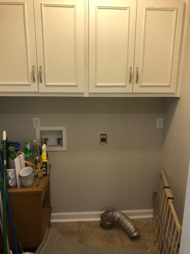 Building Photo - 4113 Acacia Dr