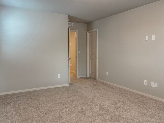 Building Photo - New Townhome 3 Bedroom Available now in Smith Creek Neighborhood