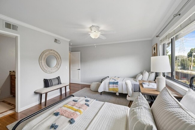 Building Photo - 646 S Ahwanee Terrace