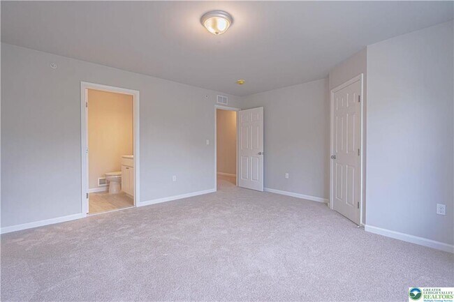 Building Photo - 746 Blue Heron Dr