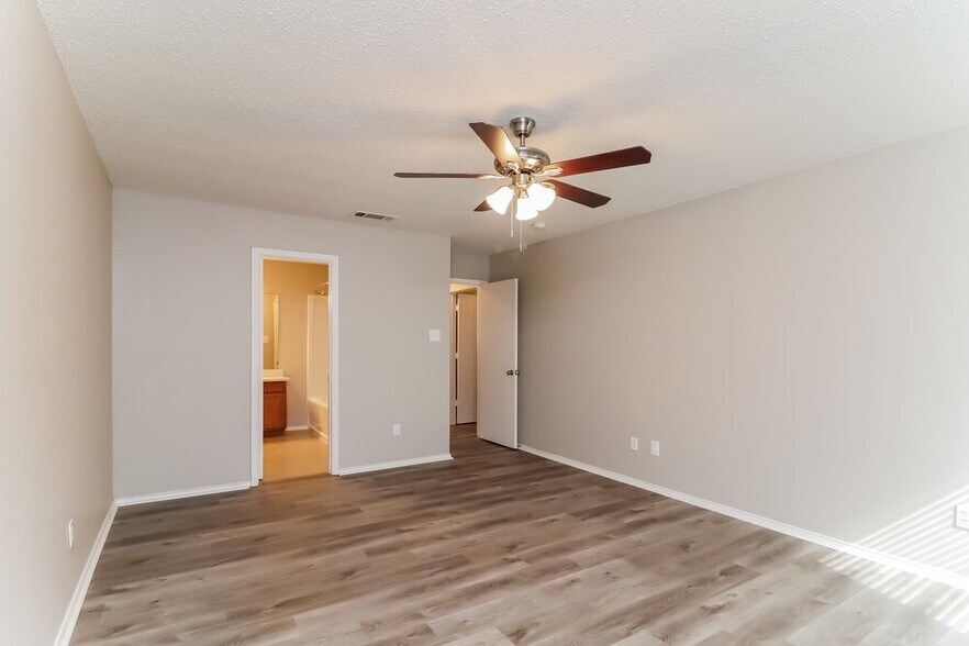 Building Photo - 8128 Twin Oaks Trail