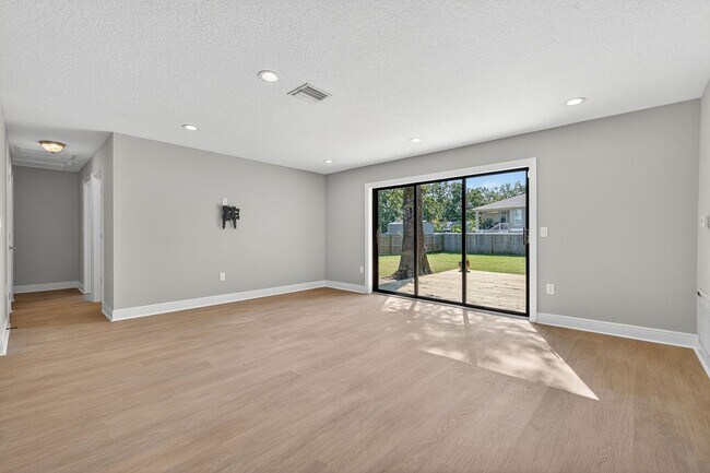 Building Photo - Fully Remodeled 3BR Home with Large Fenced Yard & New Deck