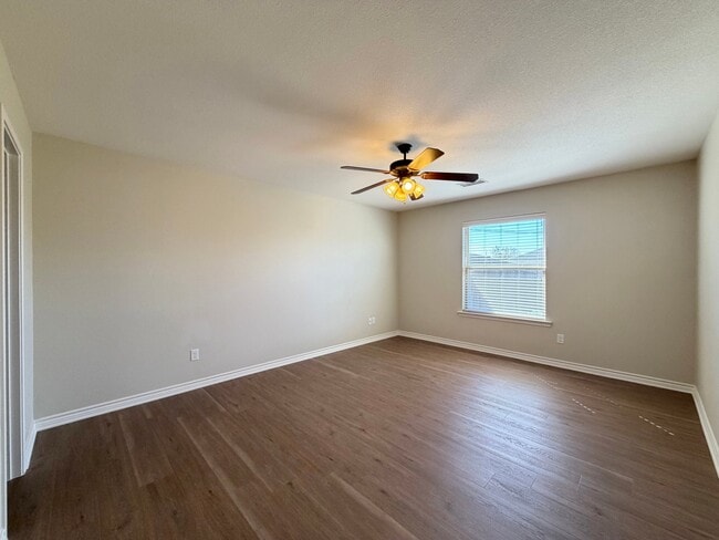 Building Photo - 5203 Graceland Dr