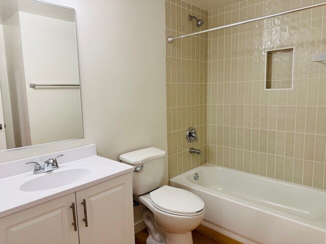 Building Photo - 2922 8th Ave