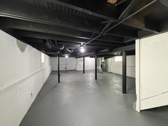 Building Photo - 3524 E 143rd St