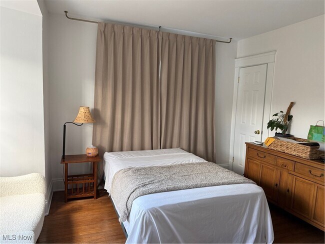 Building Photo - 1320 W 108th St