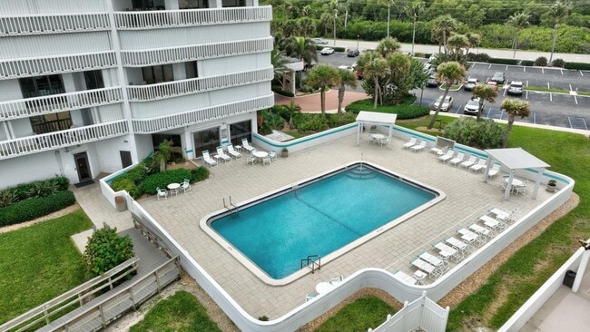 Building Photo - 9960 S Ocean Dr