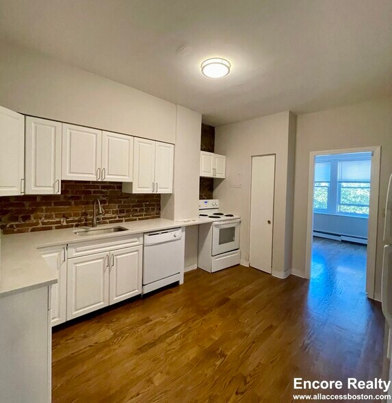 Building Photo - 17 Stearns Rd