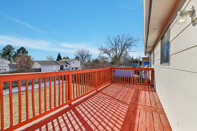 Building Photo - $2,540.95 with $300 off the first month's Rent- 4 Bedroom, 1.5 Bath, Single Family Home in Aurora...