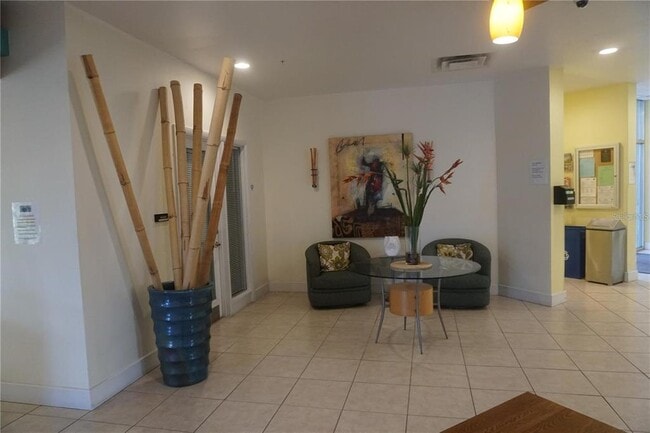 Building Photo - 470 3rd St S