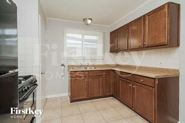 Building Photo - 14525 Dobson Ave