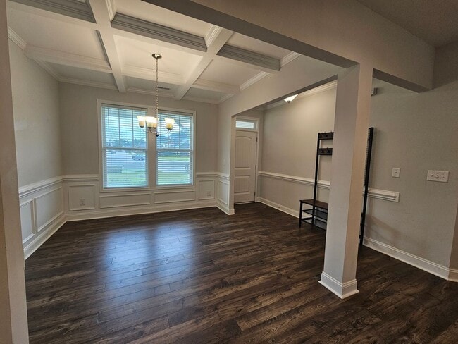 Building Photo - NEW LISTING!!!!!