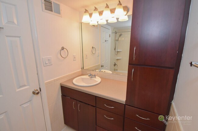 Building Photo - Spacious 2-Bed, 2-Bath Condo in Mill Ridge Community