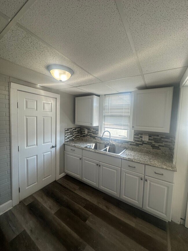 Building Photo - 2317 Broad St