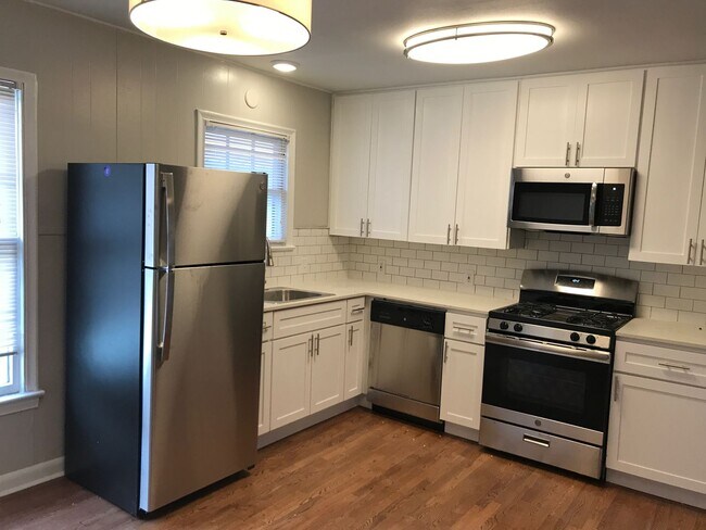 Building Photo - Charming 2-bedroom, 1-bathroom apartment!