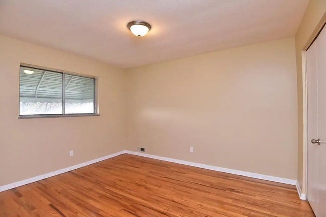 Building Photo - 10204 S Highland Ave