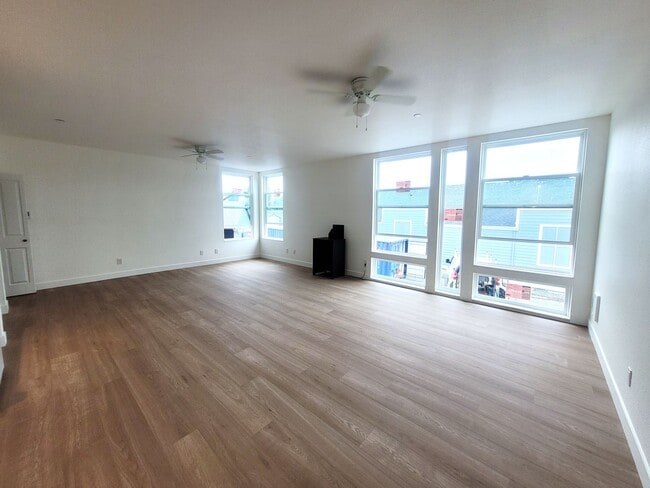 Building Photo - Spacious and Updated 1 Bedroom - H street 2C