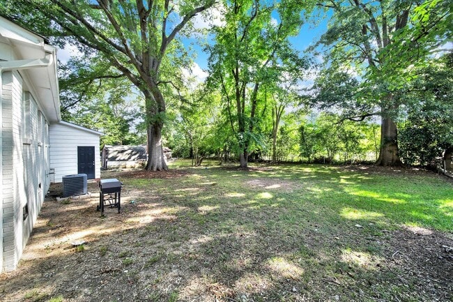 Building Photo - Lovely Three Bedroom Home in Monroe!