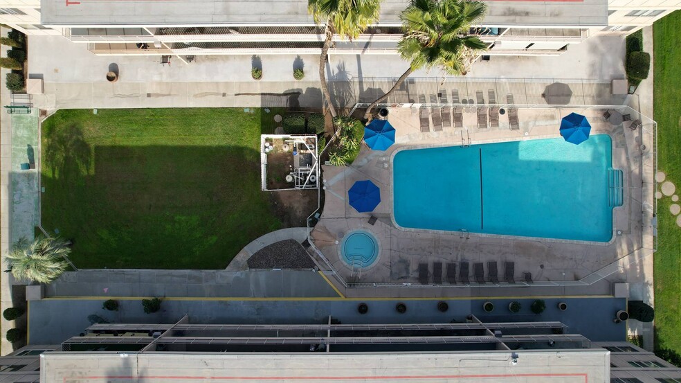 Building Photo - 6979 Palm Ct