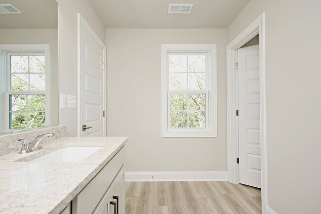 Building Photo - Pet-Friendly Crozet Townhome