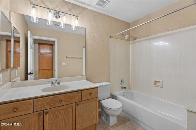 Building Photo - 1310 E Sheena Dr